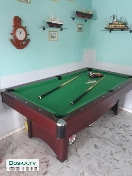 Стол новый,на нем не играли.