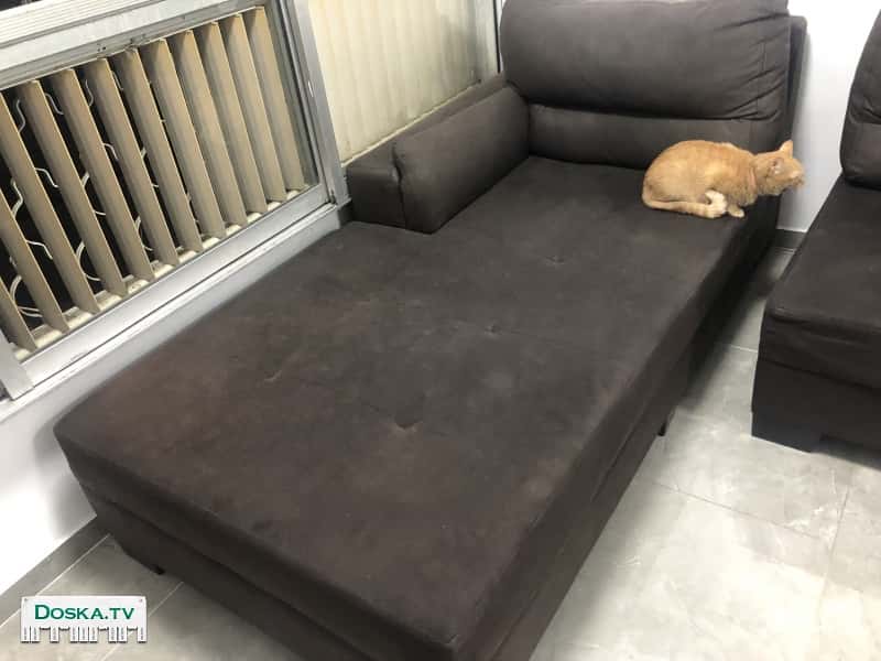 Диван состоит из двух частей. Размеры 1ч - 200х95 см,