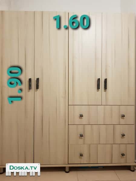 В связьи с отъездом  шкаф в отличном состоянии!