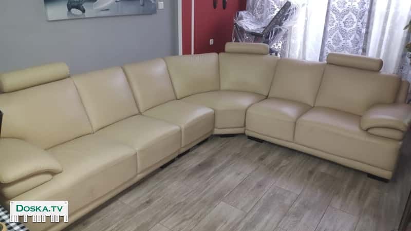 Кожаный угловой салон (Италия).Светло-беж.цвет.Как новый