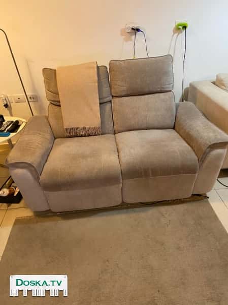 Удобные соединённые два кресла с электроуправлением. Удобно, комфортно, классно! Продаем