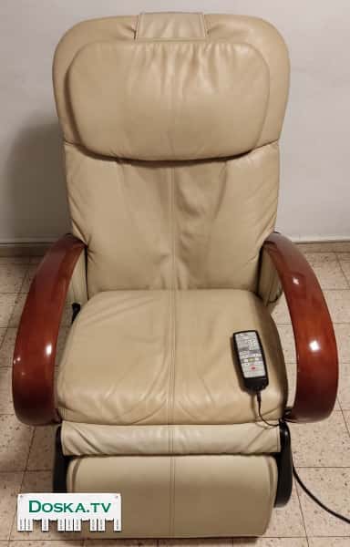 Массажное кресло из натуральной кожи кремового цвета. Состояние отличное. Куплено