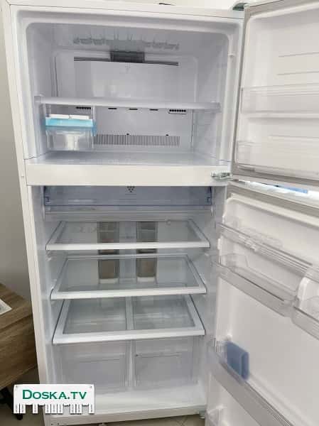 Большой холодильник Sharp,  в связи с переездом за границу.