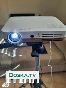 На продажу компактный проектор DLP , разрешение на экране 1280x800
