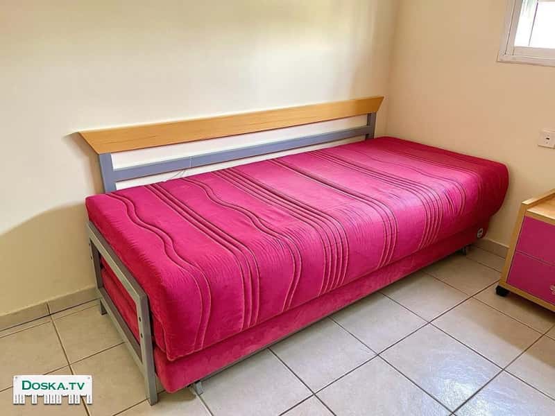 диван двуспальный (раскладывается) в хорошем состоянии. Самовывоз. Все вопросы по