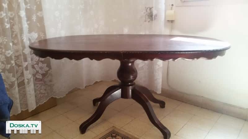 Раздвижной стол в хорошем состоянии.