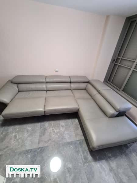 Кожаный салон от Deltasalotti с шезлонгом, выдвижными сидениями и регулированными