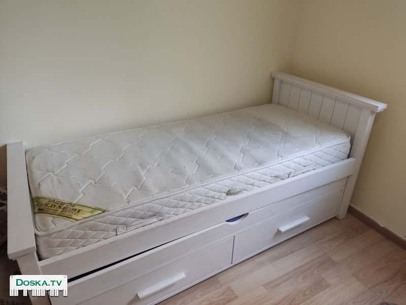 Продаю б/у детскую кровать двухуровневую не чердак(выдвигается сбоку 2ое место),