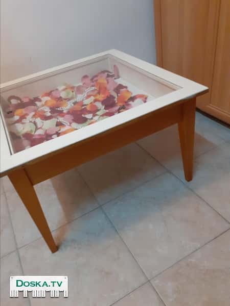 Деревянный столик , был в пользовании, в отличном состоянии, очень