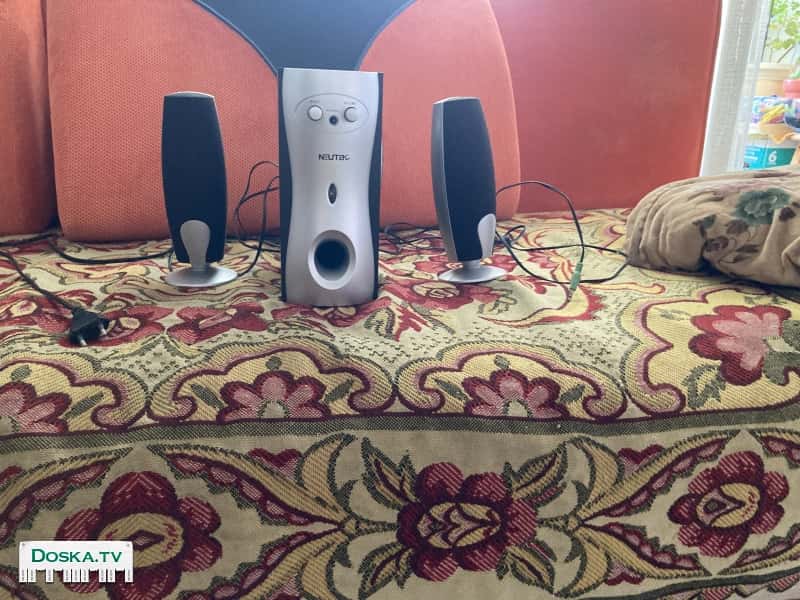 Продаются 2 колонки и маленький саббуфер, все рабочее, можно подключить