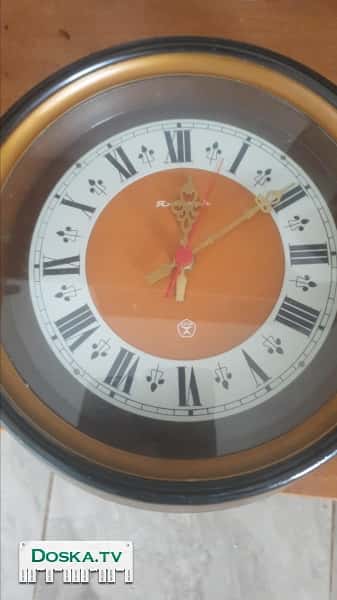 Часы настенные янтарь рабочие механизм заменён.