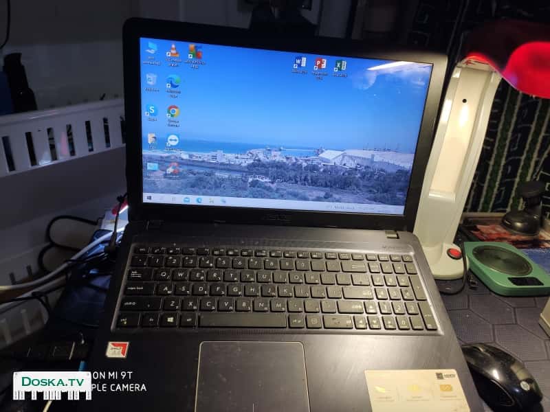 Ноотбук подойдет для школьника или пенсионера, для тяжелых игр не