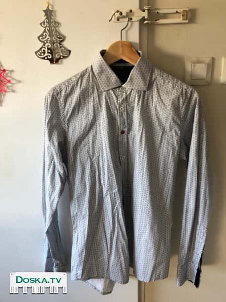 Голубая рубашка с длинным рукавом, размер М. Произведено и куплено