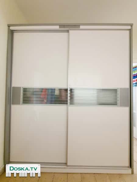 Шкаф купе, в хорошем состоянии, функциональный.