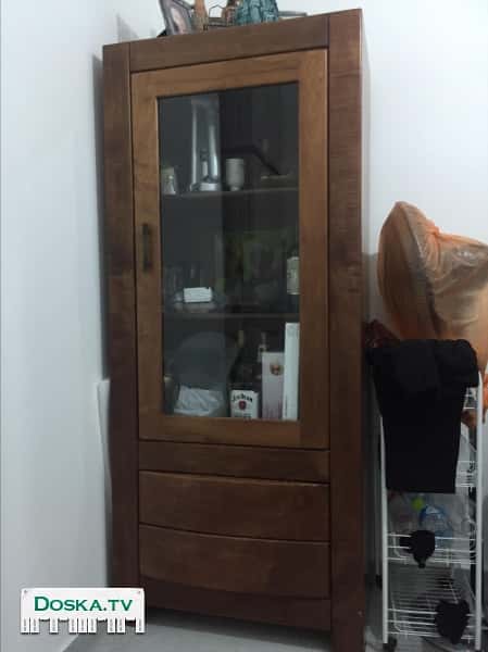 Продаю витрина красивая деревянная отличное состояние куплено год назад самовывоз