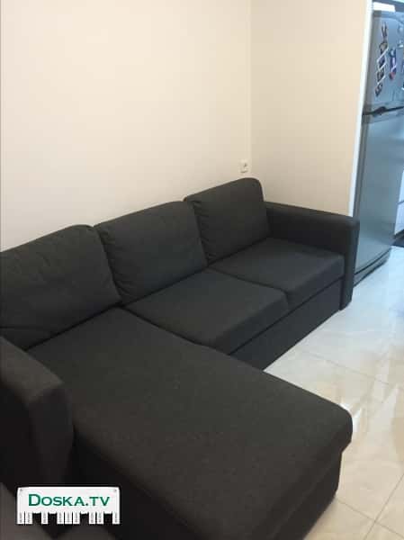 Продаю диван почти новый .  Раздвижной. Угловой. 2.40 м