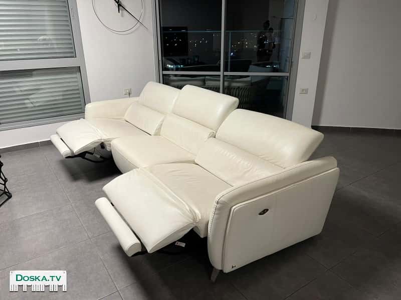 диван кожаный с двумя электрическими реклайнерами  итальянский ,фирмы Nicoletti