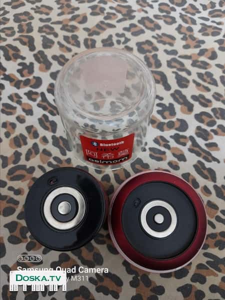 Динамик усилитель звука через блютуз или соединительный провод.