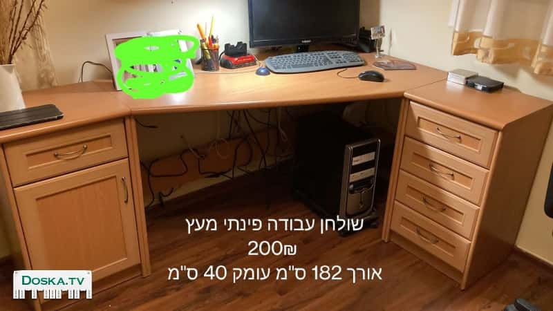 Угловой стол для компьютера с полкой