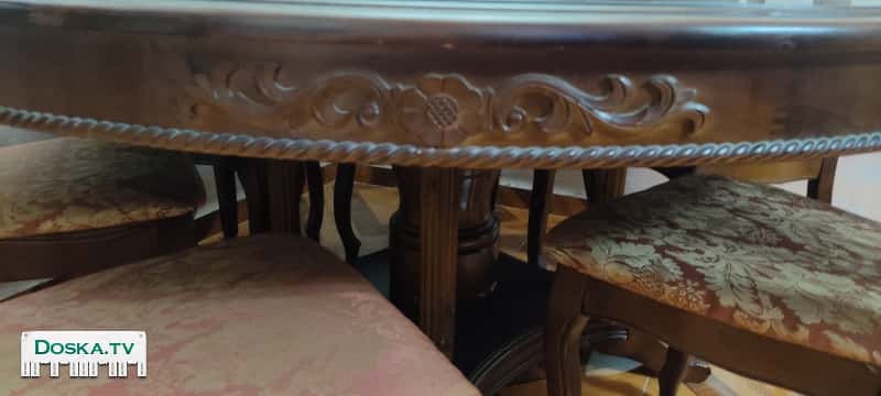 Круглый стол +7 стульев в итальянском стиле... Цена договорная