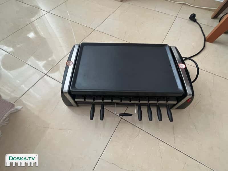 Гриль, новый, использовали 3-4 раза. Удобно делать шашлычки дома. Продаю