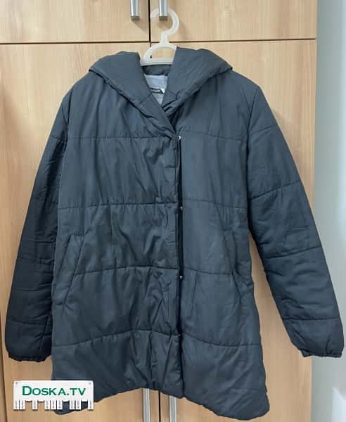 Куртка размер s-m, подкладка немного порвана, отсутствует кнопка