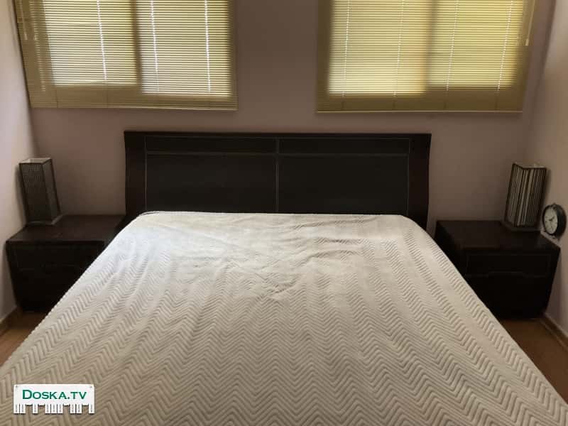 Продаем спальню. Две прикроватные тумбочки. Большой комод. Зеркало. Отличное качество.