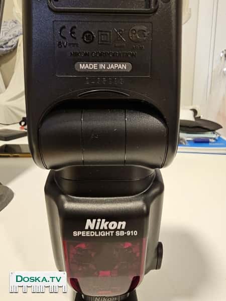 Фотовспышка Nikon, отсутствует только кофр для переноски.  все что
