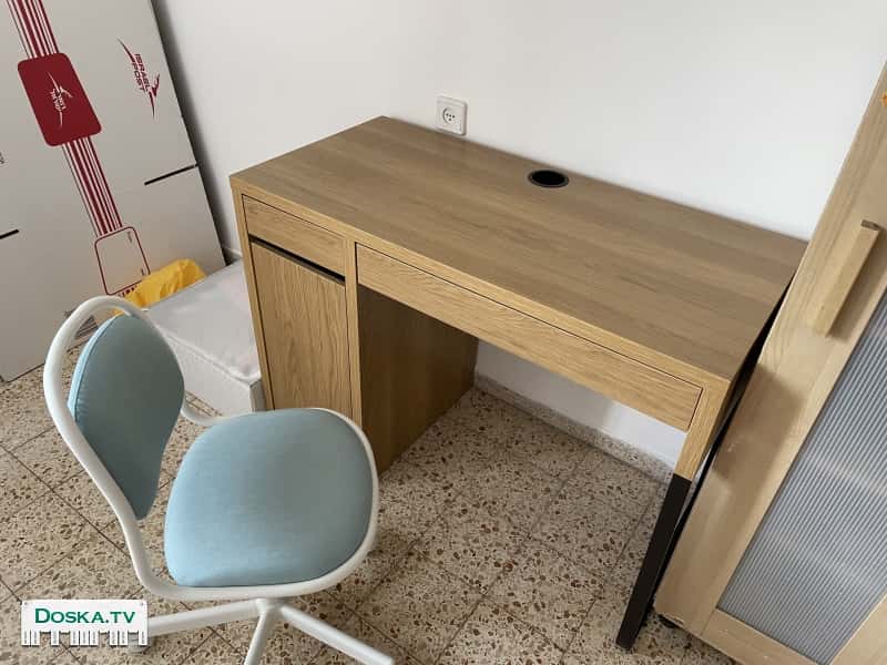 письменный стол и детский стул Икея. Почти новые, куплены в