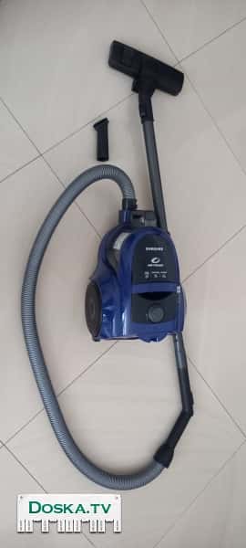 Пылесос в комплекте, в идеальном состоянии. Возможен небольшой торг.