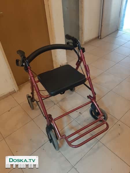 Инвалидное кресло/ходунки компактное,складное,полностью в рабочем,хорошем состоянии,можно использовать и как инвалидное