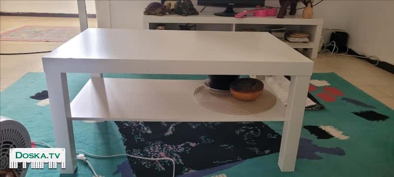 В связи с переездом в другую страну   столик