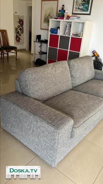 Удобный диван в хорошем состоянии