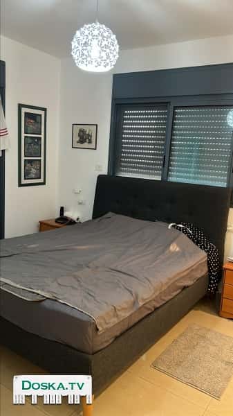 Удобная кровать с подголовником 160см на 200см в хорошем состоянии