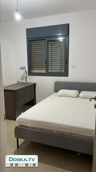 Кровать с небольшим подголовником в идеальном состоянии 140 на 200