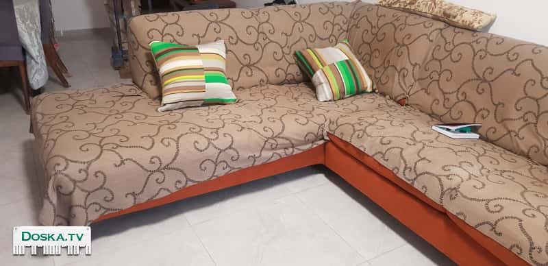 Угловой диван в  связи с переездом отдается с условием