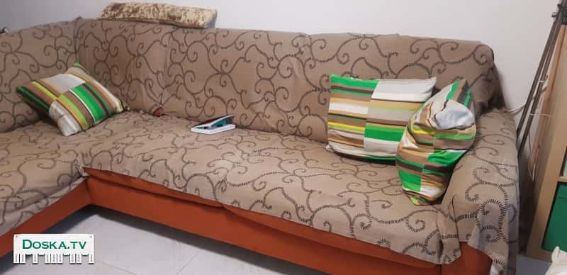 Диван в хорошем состоянии отдается с самовывозом. Раскладывается вперед кровать-дельфин