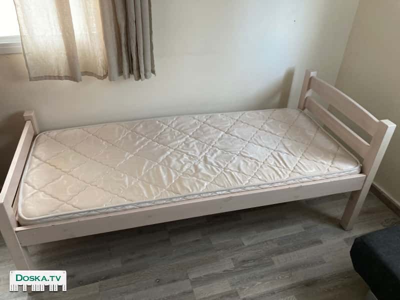 Кровать детская деревянная с матрасом  Светлого цвета - белая