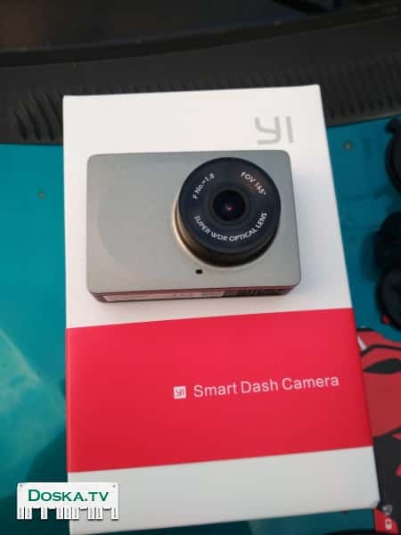 Продаю новый качественный видеорегистратор Xiaomi YI Smart Dash Camera HD