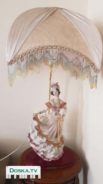 Настольная лампа очень красивая