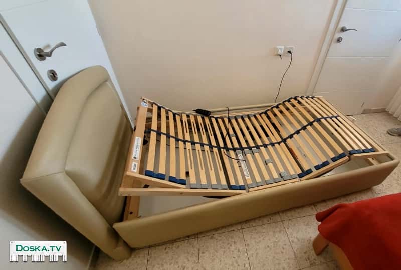 Кровать с пультом управления, с ящиком для белья фирмы Полирон.