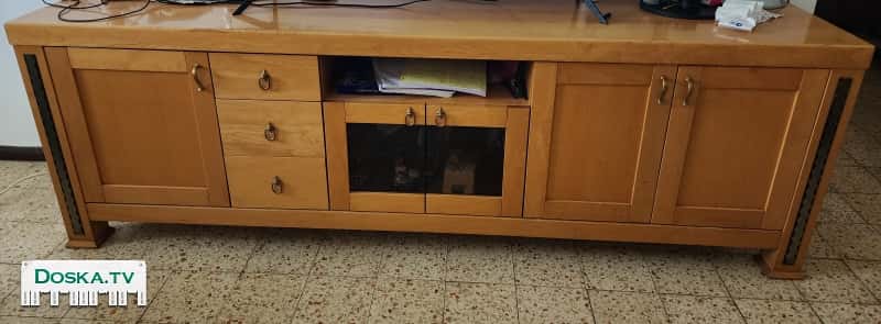 Продаю тумбу под телевизор.