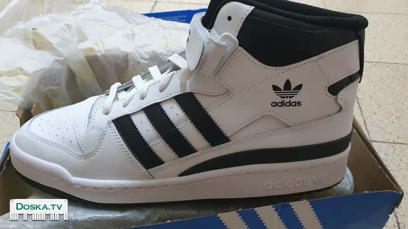 Размер 44, белые с чёрным, высокие, шнуровка и липучка.