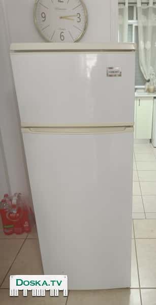 Холодильник высота 143; ширина 54.