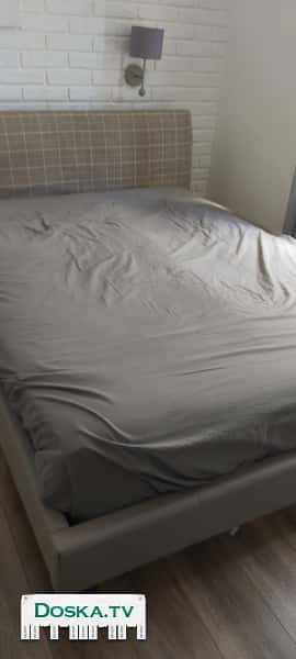 Двойная кровать спальня