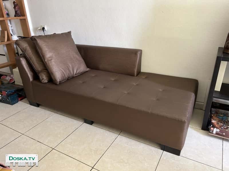 комплект из двух диванов. Б/у в отличном состоянии. Цвет коричневый.