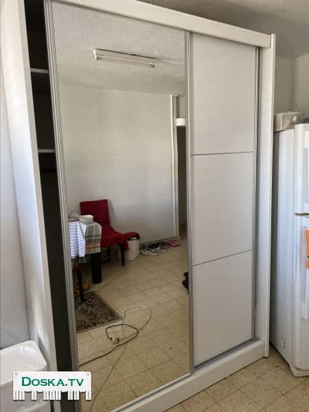 Шкаф белый, раздвижные двери, в очень хорошем состоянии  недорого,