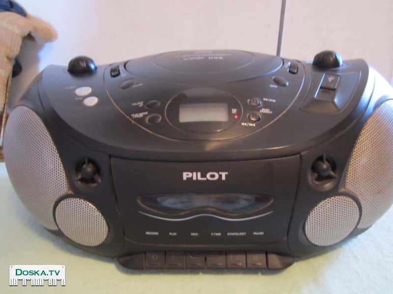 PILOT PIL 600H boombox стерео магнитола.  Радио и USB