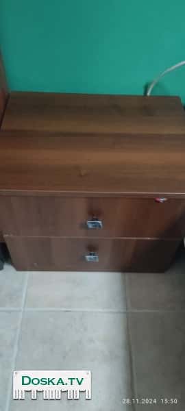 Две тумбочки.