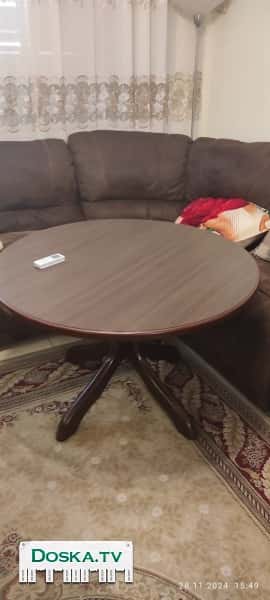 Стол круглый.